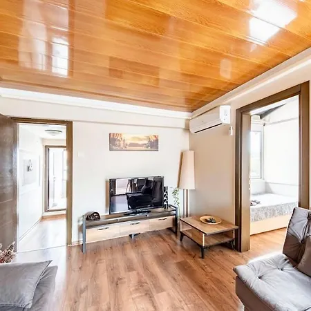 Merkez Bahceli Muestakil Ev Arya Roof House