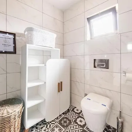 Merkez Bahceli Muestakil Ev Arya Roof House Vila *