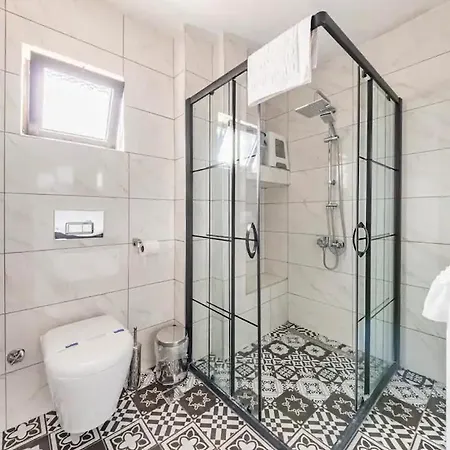 Merkez Bahceli Muestakil Ev Arya Roof House Vila *