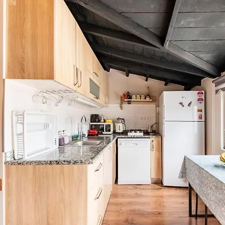 Arya Roof House فيلة مرمريس